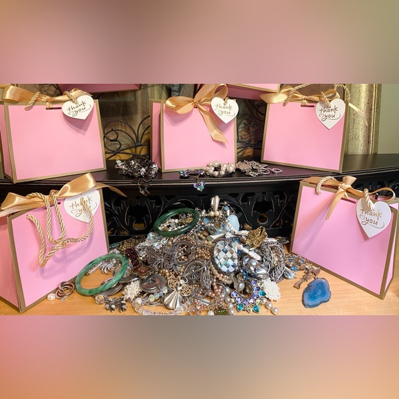 Meet your Posher, Ivanka - Picture 4 of 4